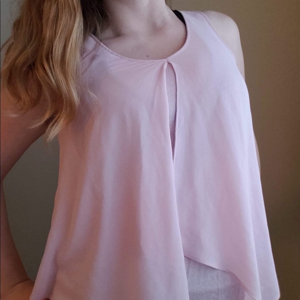 Sleeveless pink flows tank top